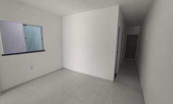 Imagem 5: MT-casas novas padrão caixa, com muros individualizados, com ônibus na porta