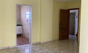 Imagem 3: Espaçoso apartamento com 2 dormitórios com armários e garagem - 2 quadras da praia
