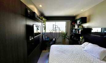 Imagem 4: Apartamento com móveis planejados e varanda/sacada com vista definitiva para o mar da pra