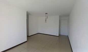 Imagem 2: Apartamento com 3 dormitórios sendo 1 suíte, 2 vagas de garagem. Condomínio fechado. Zona