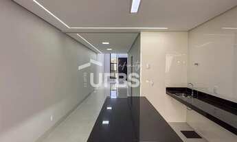 Imagem 7: CASA TERREA A VENDA - LOCALIZADA NO SETOR JARDIM AMÉRICA COM ÁREA TOTAL DE 219,35M²