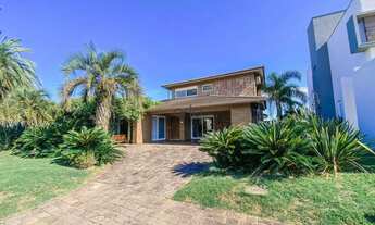 Imagem: Casa mobiliada com 4 suítes à venda, 245