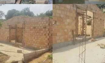 Imagem: Lote com início de construção