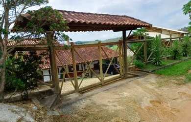 Imagem 5: Casa à venda em Rio Claro - Paraibuna/SP - Terreno amplo com pomar e área gourmet