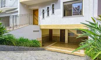 Imagem 2: Casa em condomínio com Elevador e Bosque Privativo no Xaxim O Equilíbrio Perfeito entre C