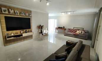 Imagem 2: Casa mobiliada com 3 quartos sendo 1 suíte, disponível para locação no bairro Umuarama em