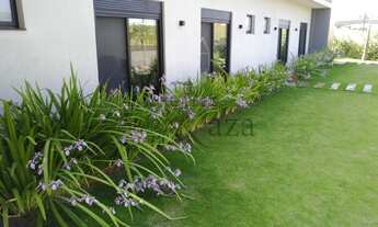 Imagem 6: Casa de condomínio para venda possui 440 metros quadrados com 4 quartos