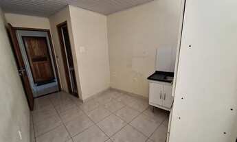 Imagem 3: Kitnet com Água e Luz, Ambiente Familiar, Seguro e Fácil Acesso a Ônibus