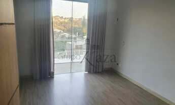 Imagem 6: Casa de condomínio para aluguel tem 740 metros quadrados com 5 quartos