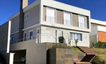 Imagem 3: Casa de condomínio para aluguel possui 865 metros quadrados com 4 quartos