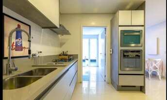 Imagem 7: Casa de condomínio sobrado para venda tem 550 metros quadrados com 5 quartos