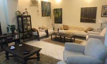 Imagem 3: Casa para venda tem 288 metros quadrados com 5 quartos