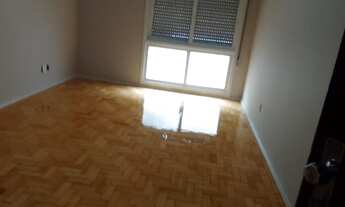 Imagem 6: Apartamento amplo 2 dormitórios, com garagem, piso parquê, banheiro social e auxiliar, ár