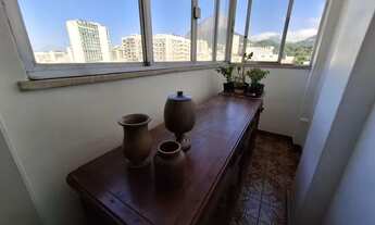 Imagem 4: Leblon, andar alto, vista livre, indevassável, claro, arejado. Sala, dois quartos, 1 vaga