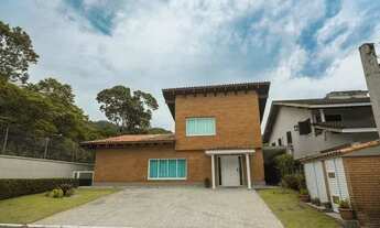 Imagem 2: Casa de condomínio de 612m² - piscina e churrasqueira - 3 dorm suítes - 6 vagas - ENSEADA