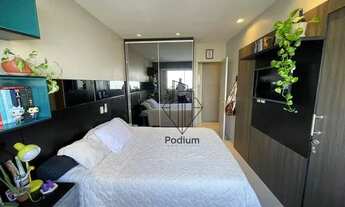 Imagem 5: Apartamento com móveis planejados e varanda/sacada com vista definitiva para o mar da pra