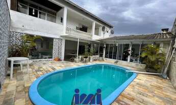 Imagem 2: Casa com 5 quartos na praia