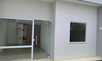 Imagem 2: Casa 2/4 sendo uma suíte, com corredor lateral