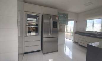 Imagem 5: 2017 - Casa com 2 quartos, sendo 1 suíte, completa em armários, 5 vagas de garagem, à vend