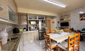 Imagem 5: Casa semi mobiliada com 4 dormitórios/quartos sendo 1 suíte com 2 vagas