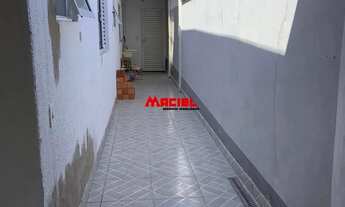 Imagem 2: Linda casa padrão num bairro proximo a linha verde, com 02 quartos, sendo uma suíte, sala