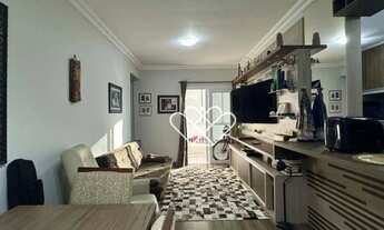 Imagem 6: Apartamento sofisticado no Centro com sacada, móveis planejados e infraestrutura moderna