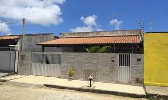 Imagem: Casaa venda com três quartos, sendo duas