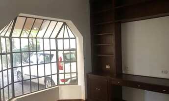 Imagem 3: Casa a venda em Alphaville 5 com 469 M², 4 quartos, duas suítes, lareiras, cozinha gourmet