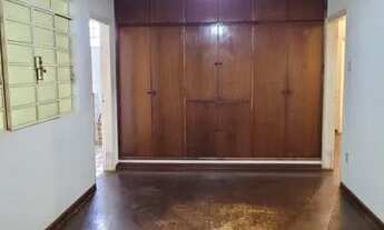 Imagem 2: Casa para venda tem 209 metros quadrados com 3 quartos em Centro - Araraquara - SP