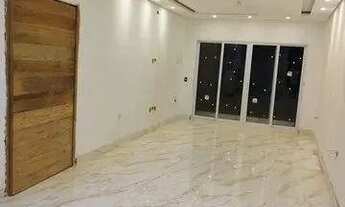 Imagem: Casa à venda em Cotia com 3 quartos sendo