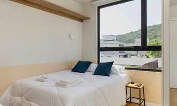 Imagem 2: Aluguel: Apartamento 100% Mobiliado com 1 quarto, 5min da praia. Em Condomínio Residencial