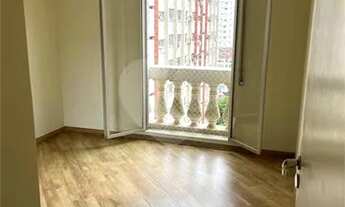 Imagem 4: Apartamento na Vila Mariana, 90m2 sendo 2 quartos, 1 suíte, lavabo, com armários, vaga fix