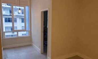 Imagem 2: Quarto e sala na primeira quadra - metrô- reformadissimo!!!!