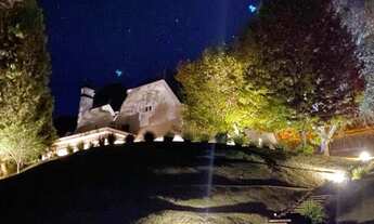 Imagem 2: Sobrado para venda possui 613 metros quadrados com 5 quartos em Centro - Campos do Jordão