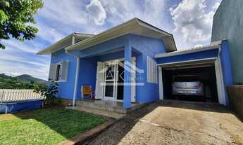 Imagem: Casa com bela vista e 3 quartos na cidade