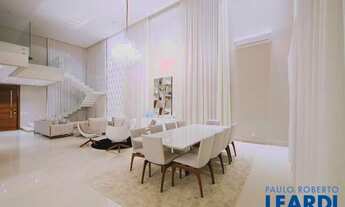 Imagem 2: Magnífico casa em condomínio de alto padrão no Saint Patrick!