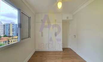 Imagem 7: Apartamento reformado de 1 dormitório com varanda e vista agradável, próximo à FGV