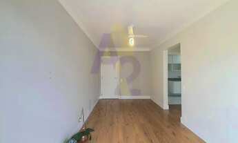 Imagem 2: Apartamento reformado de 1 dormitório com varanda e vista agradável, próximo à FGV