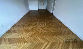 Imagem 4: Apartamento de três dormitórios, suíte e duas vagas de garagem na Rua Ramiro Barcelos, bai