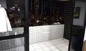 Imagem 2: Apartamento com varanda/sacada com excelente localização próximo a restaurantes e padarias