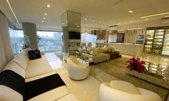 Imagem 2: Apartamento de 219m² com 3 suítes, varanda gourmet, 3 vagas de garagem e pronto para morar