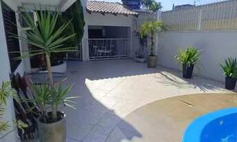 Imagem 6: Ampla casa com 4 suítes e 4 vagas de garage, piscina e área de festa espaçosa - Fazendinha