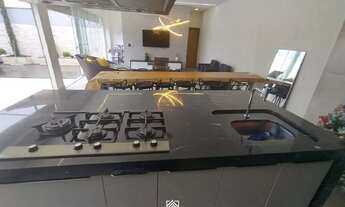 Imagem 7: 2017 - Casa com 2 quartos, sendo 1 suíte, completa em armários, 5 vagas de garagem, à vend