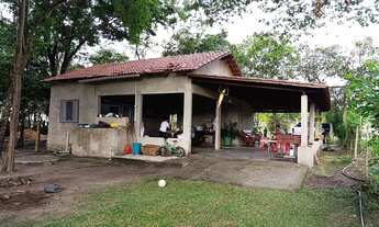 Imagem 2: Rancho a venda Rio Uru