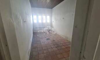 Imagem 5: Casa à venda com 04 dormitórios e vaga de garagem no bairro Floresta em Porto Alegre/RS