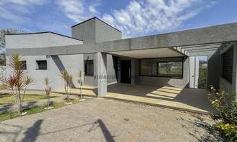 Imagem 5: 4 Suítes com Varanda | Vista para Pedra Grande | Quintal Espaçoso