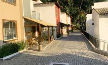 Imagem: Casa de 2 suítes, em condomínio, recém