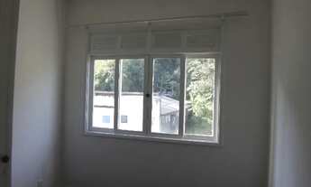 Imagem 3: Coronel Veiga, apto com sala e quarto de frente. CRECI 41.959RJ