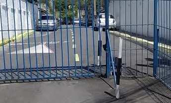 Imagem: Sobrado, quarto e sala com terraço gigante