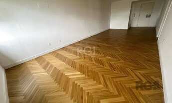 Imagem 2: Apartamento de três dormitórios, suíte e duas vagas de garagem na Rua Ramiro Barcelos, bai